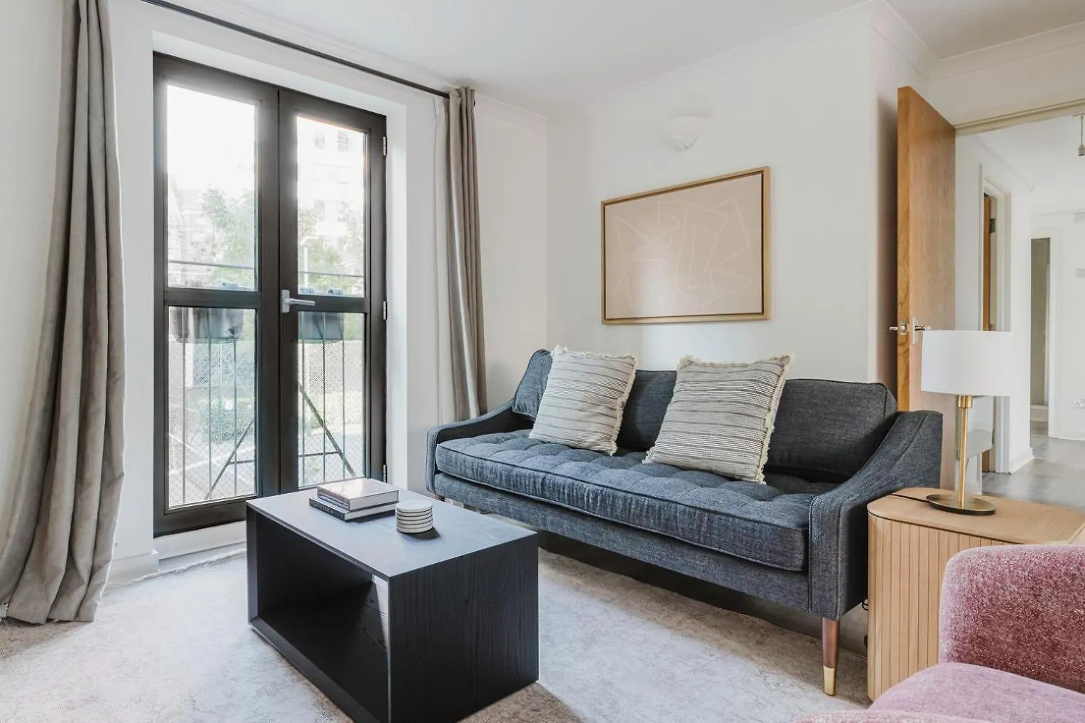 Blueground City Of London Furniture Included Lon-578