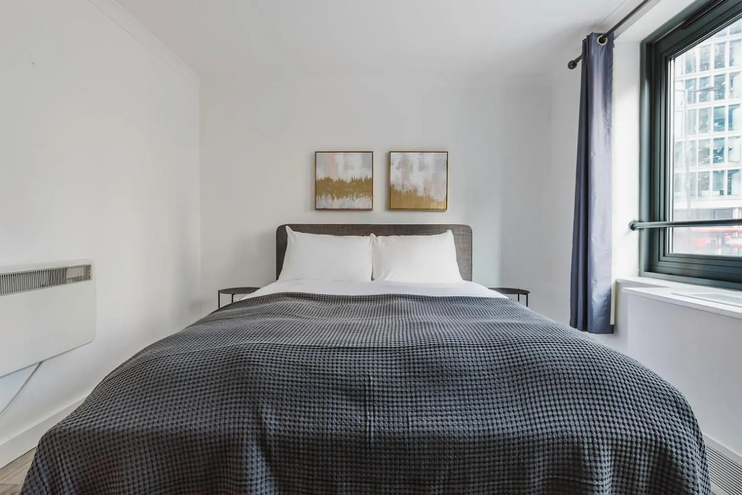 Blueground City Of London Furniture Included Lon-578 0*,
